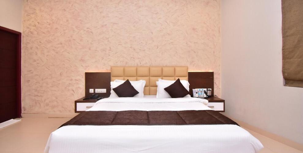 Hotel Le Sapphire Sultan Bathery Ngoại thất bức ảnh