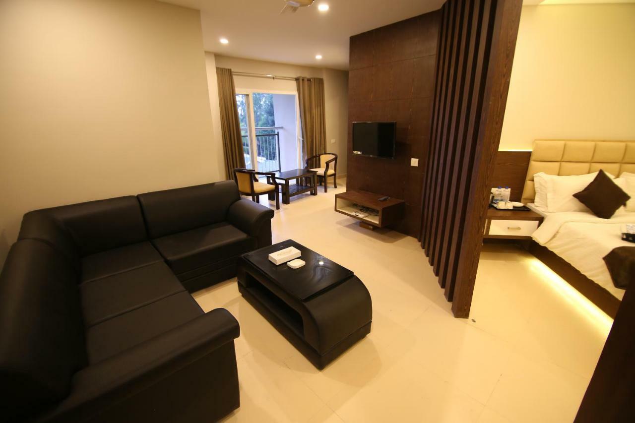 Hotel Le Sapphire Sultan Bathery Ngoại thất bức ảnh