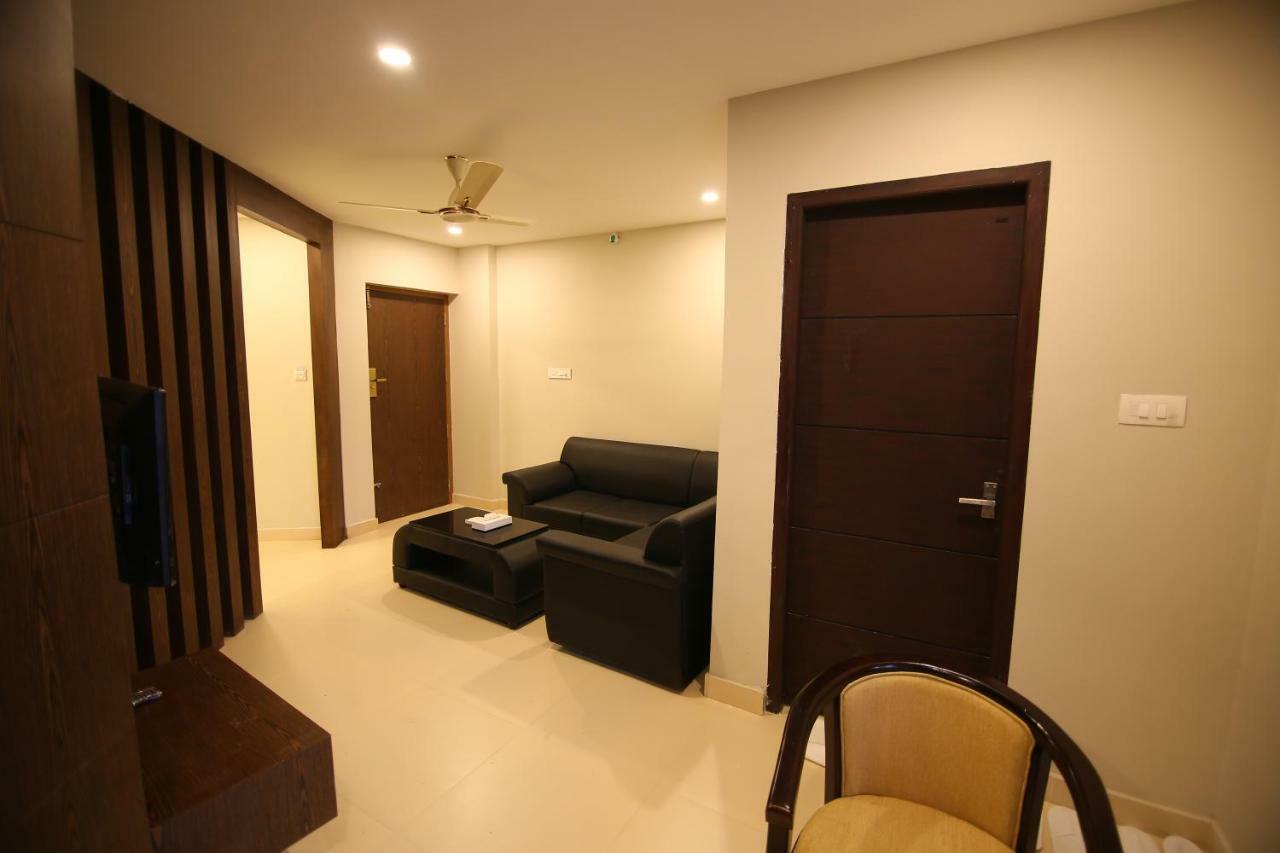 Hotel Le Sapphire Sultan Bathery Ngoại thất bức ảnh