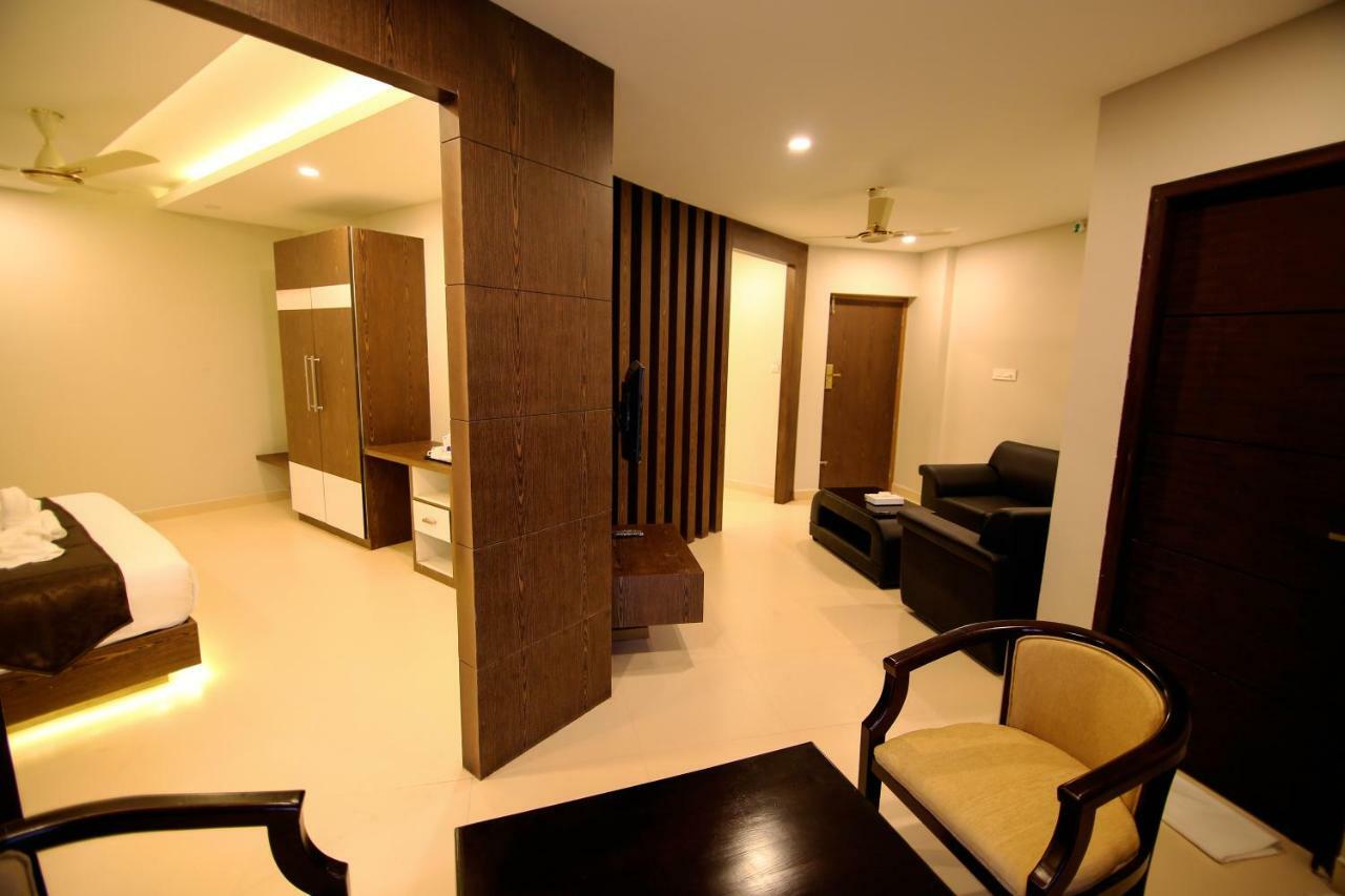 Hotel Le Sapphire Sultan Bathery Ngoại thất bức ảnh